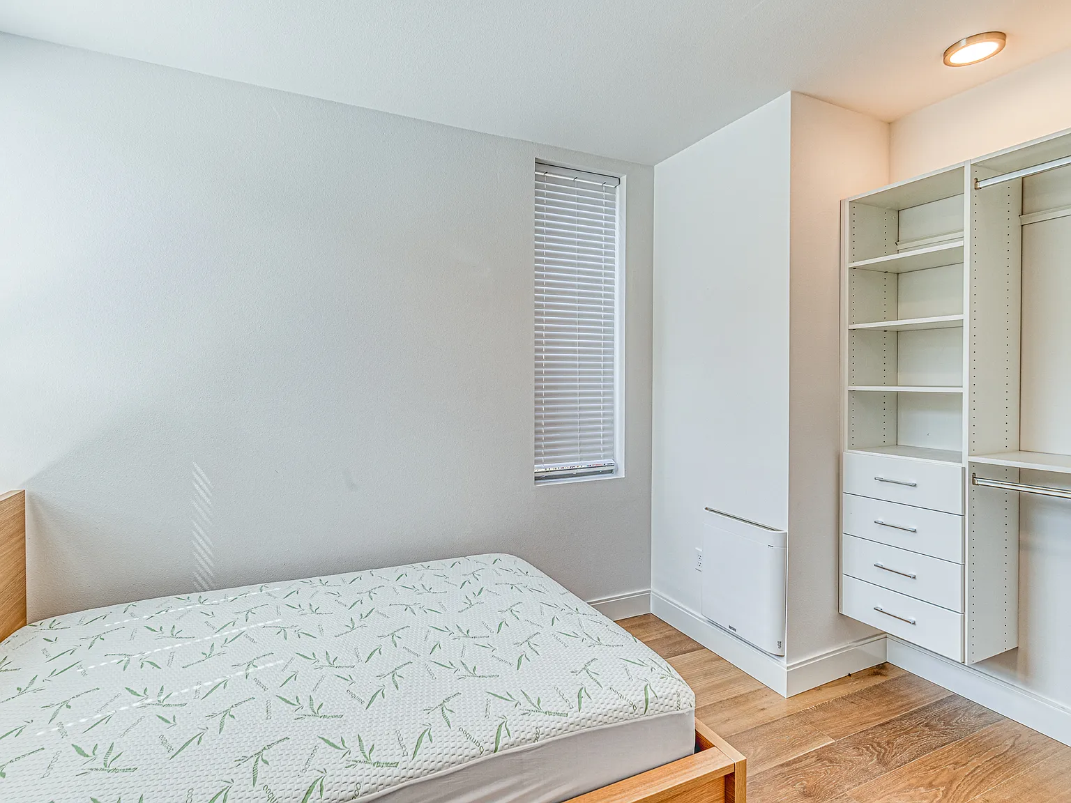 8 bed, 1884 sqft, $1,100 — Photo 4