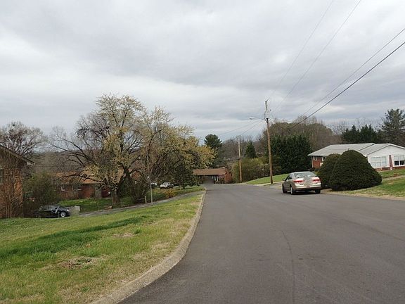 5th image of 502 Woodhaven Dr
