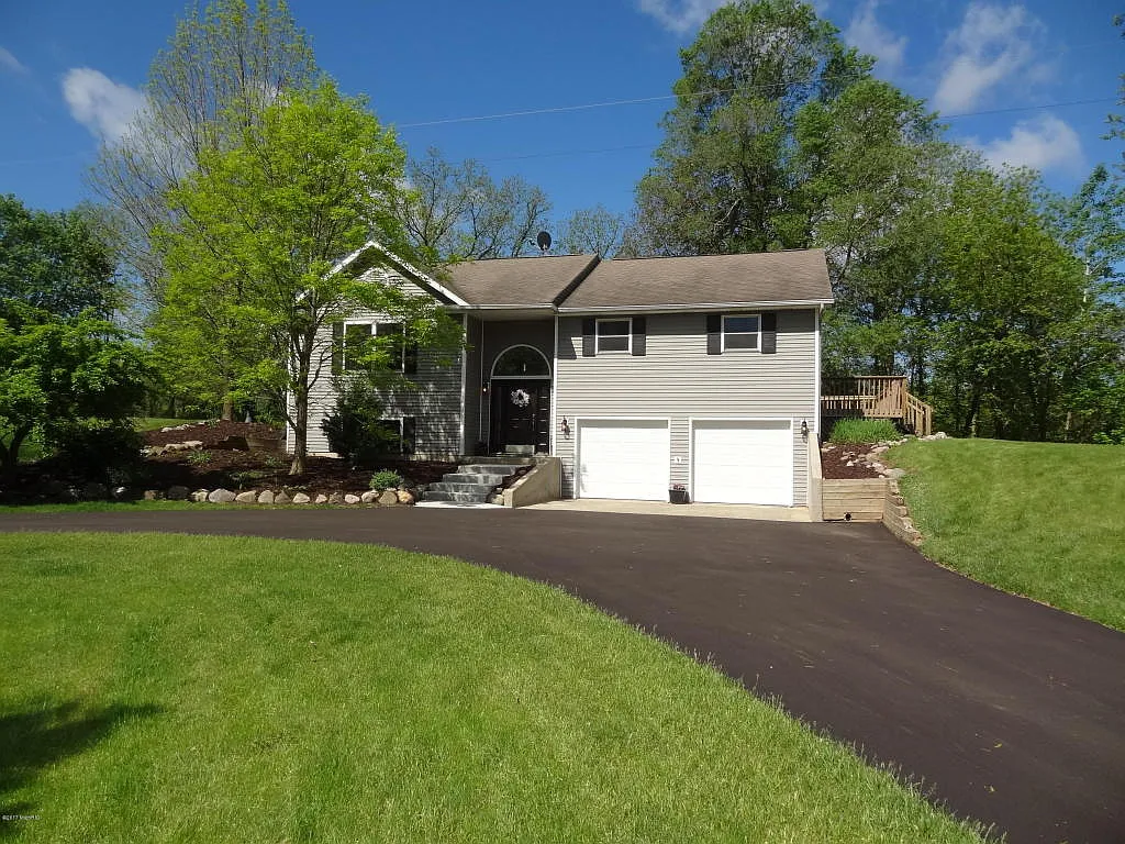 6337 Egypt Valley Ave NE photo 1