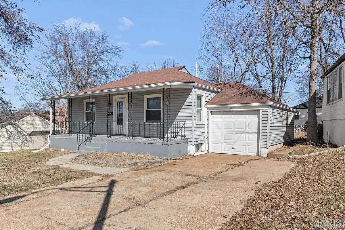 7471 Sharon Dr — Photo 1