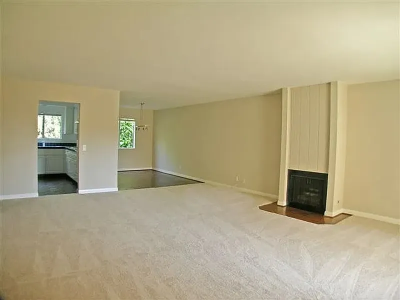 2 bed, 2.0 bath, 1188 sqft, $4,290 — Photo 2