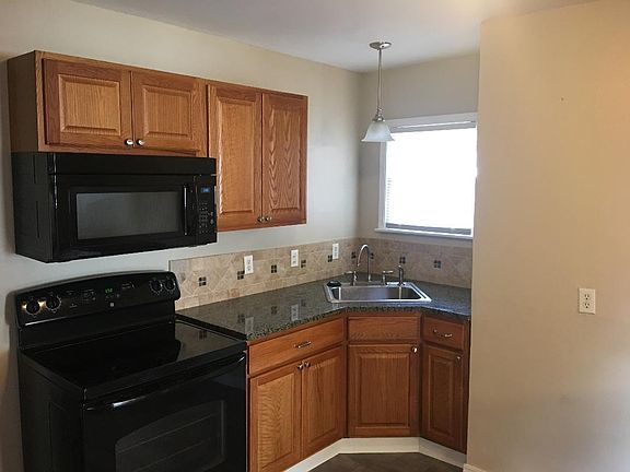 4th image of 1703 Oxford Way