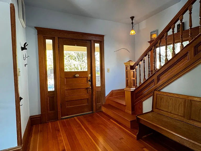 1506 SE Taylor St — Photo 3