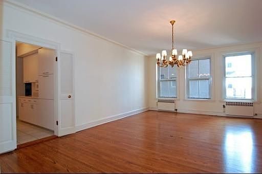 3rd image of 3500 N Lake Shore Dr APT 8D