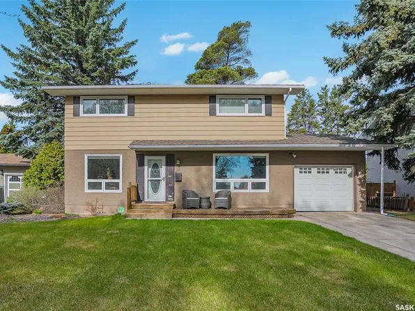 5 Leyden CRESCENT, Saskatoon, SK S7J 2S3