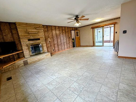 3rd image of 903 Arkansas Ave
