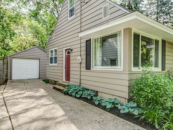 2nd image of 2712 Jefferson Dr SE