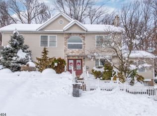 23 Sleepy Hollow Dr, Wayne, NJ 07470