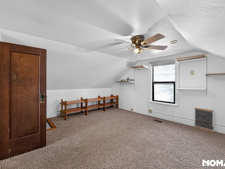 1600 Columbia St — Photo 17