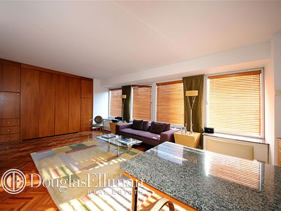 2nd image of 150-156 W 56th St APT 4211
