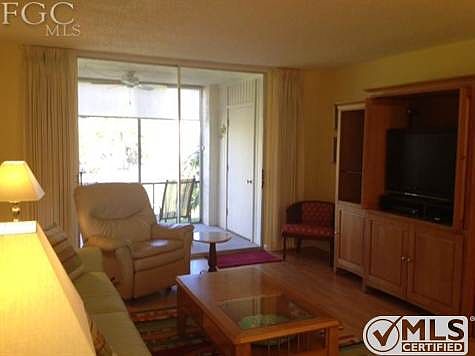 Large living area with lanai access