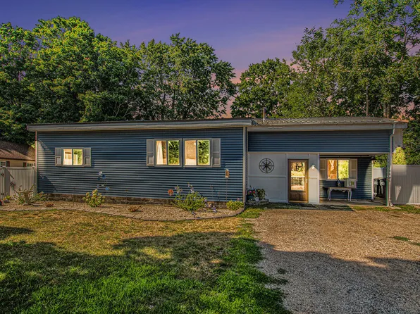 931 S Haven Pl, South Haven, MI 49090