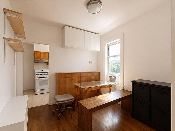 2nd image of 1012 39th St APT 4A