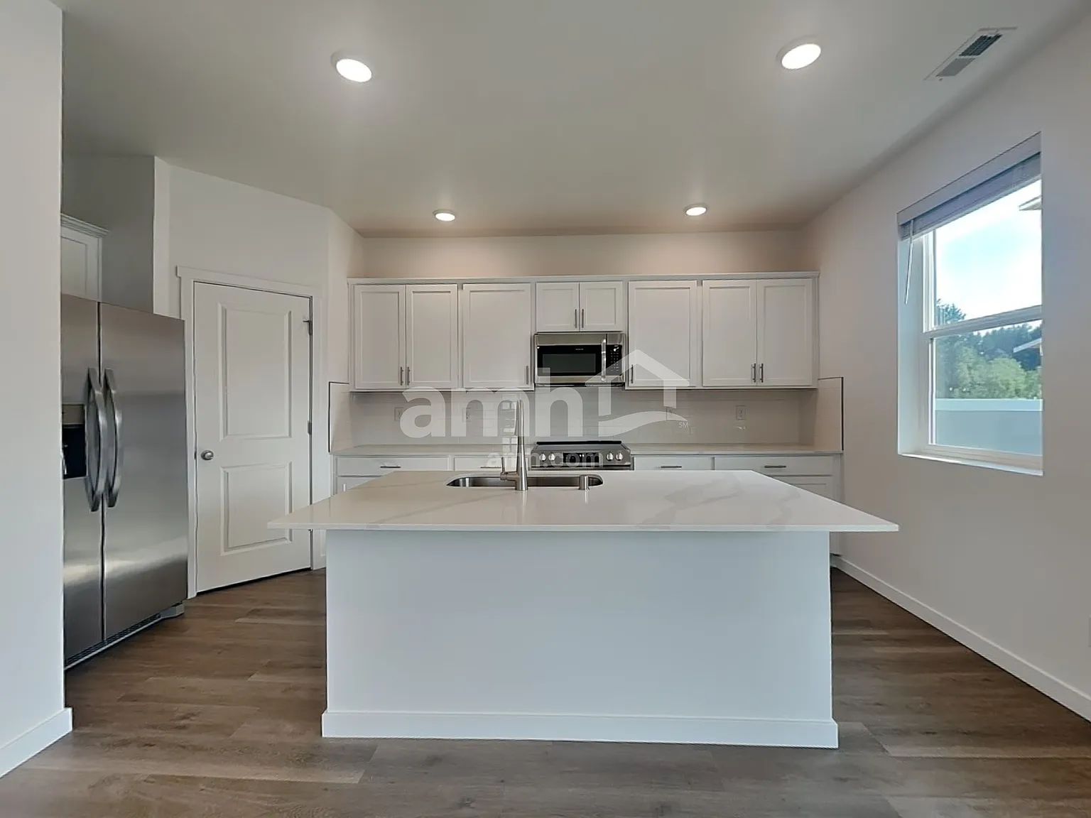 4 bed, 2.5 bath, 1835 sqft, $3,085 — Photo 3