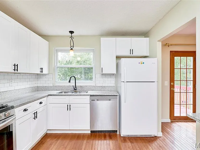 241 Valleyoak Ct — Photo 7