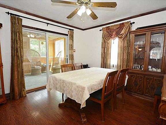 3rd image of 1113 McKnight Dr