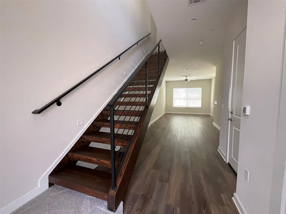 Building Photo - 12001 Vista Parke Dr #203