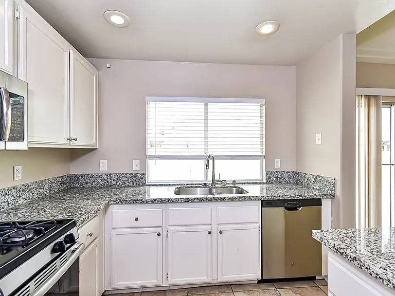 2306 Hollow Oak Ave — Photo 7