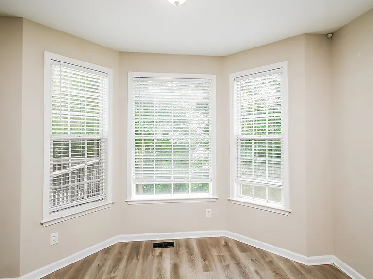 410 Amesbury Cv SW — Photo 8