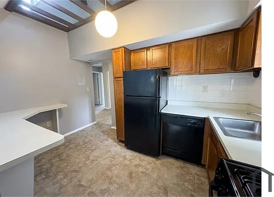 15 Suntop Ct — Photo 1