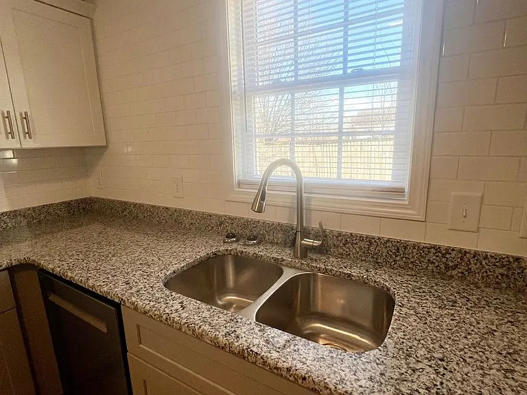 317/319 E. Gilbreath Street — Photo 13