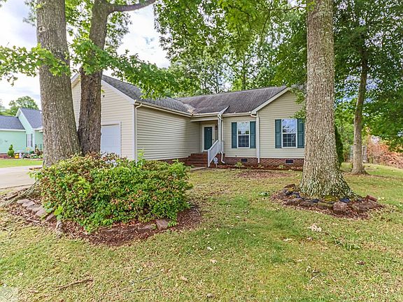 3rd image of 307 Earl Dr