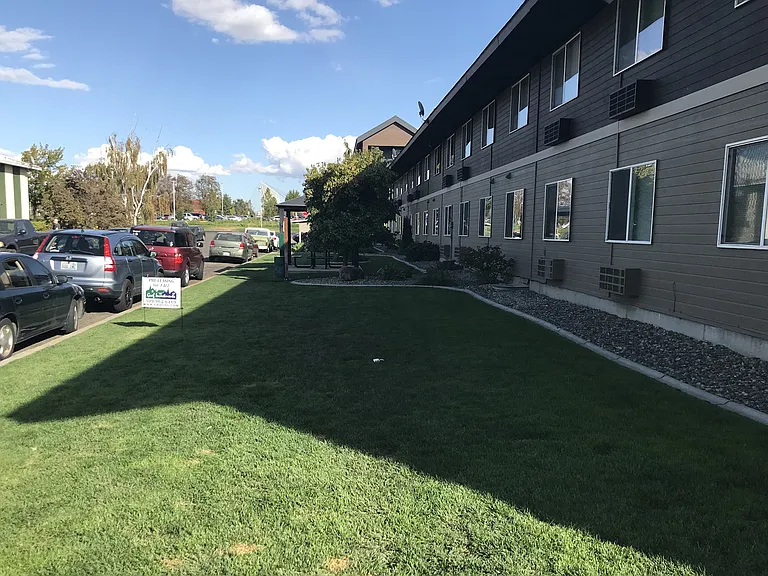 Cascade Village — Photo 6