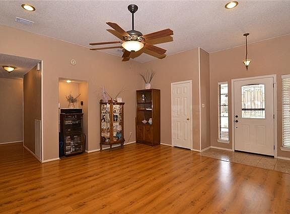 2nd image of 2521 Hawk Dr