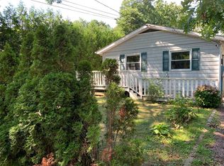 11 Nelson Pl, Mastic, NY 11950