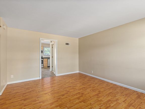 3rd image of 443 Olian Dr