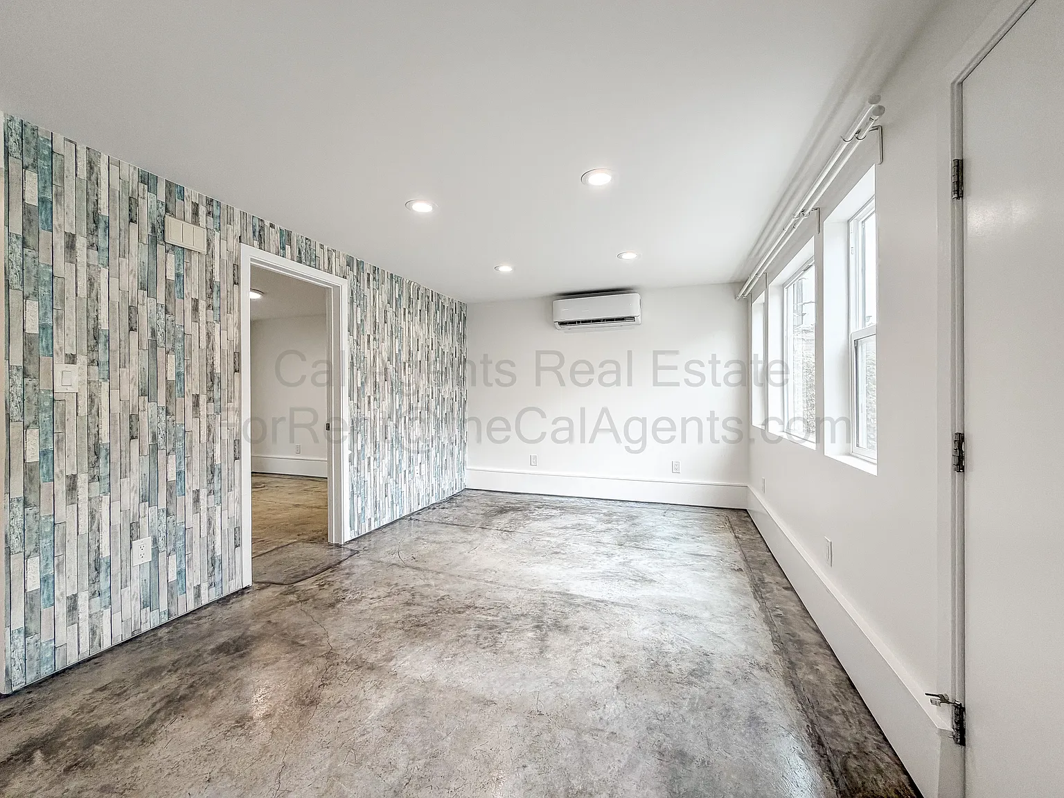 2 bed, 890 sqft, $2,500 — Photo 2