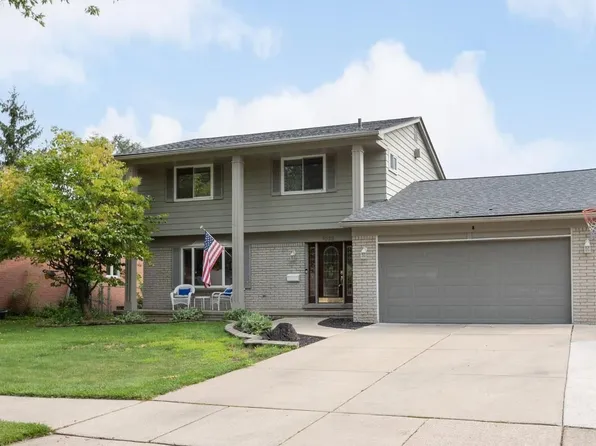 1033 Hollywood Ave, Grosse Pointe Woods, MI 48236