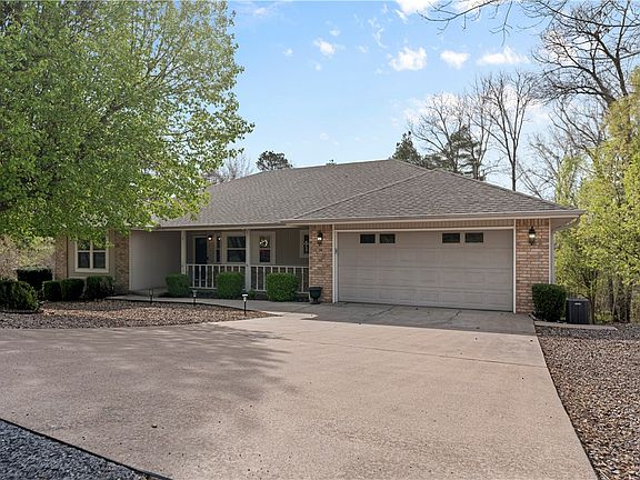 3rd image of 9 Verwood Dr