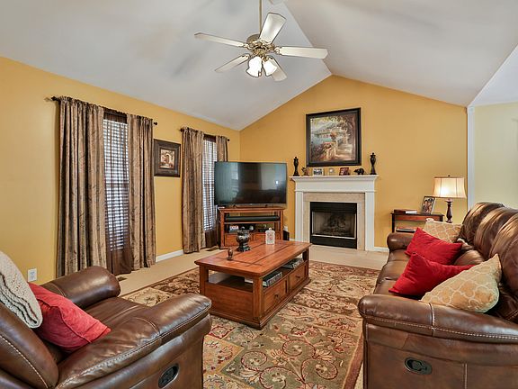 3rd image of 39 Northcountry Dr