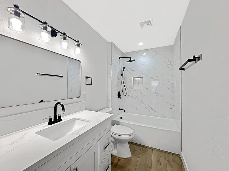 1425 N Marcella Ct — Photo 2