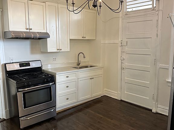5th image of 3038 N Francisco Ave #2