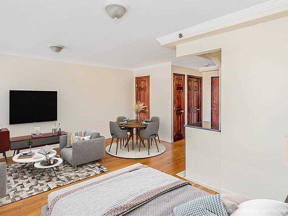 3rd image of 10210 Queens Blvd APT 401