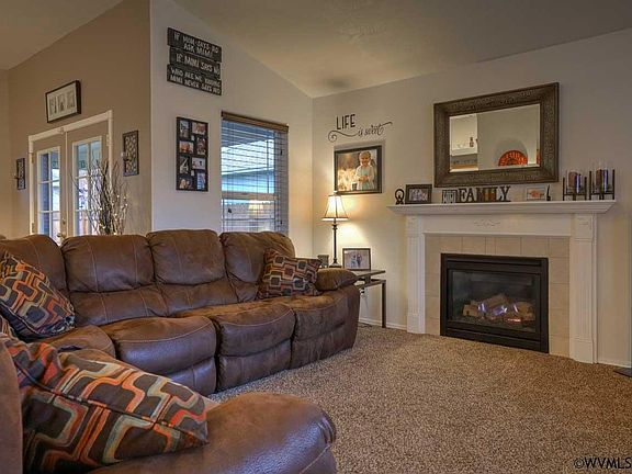 5th image of 915 Mountain River Dr