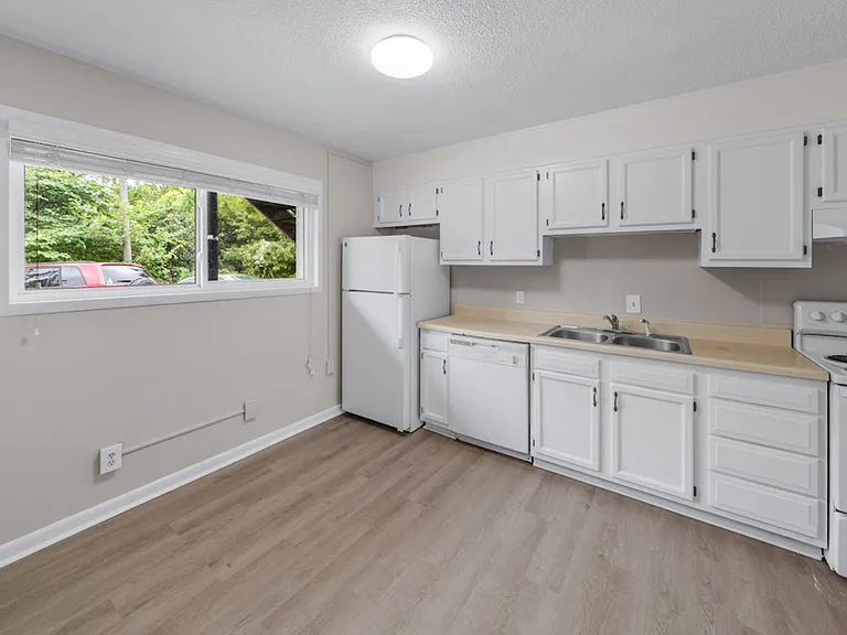 Monarch Apartments — Photo 7