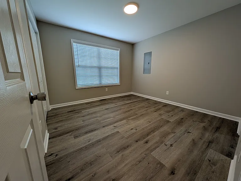 526 Center Ave — Photo 18