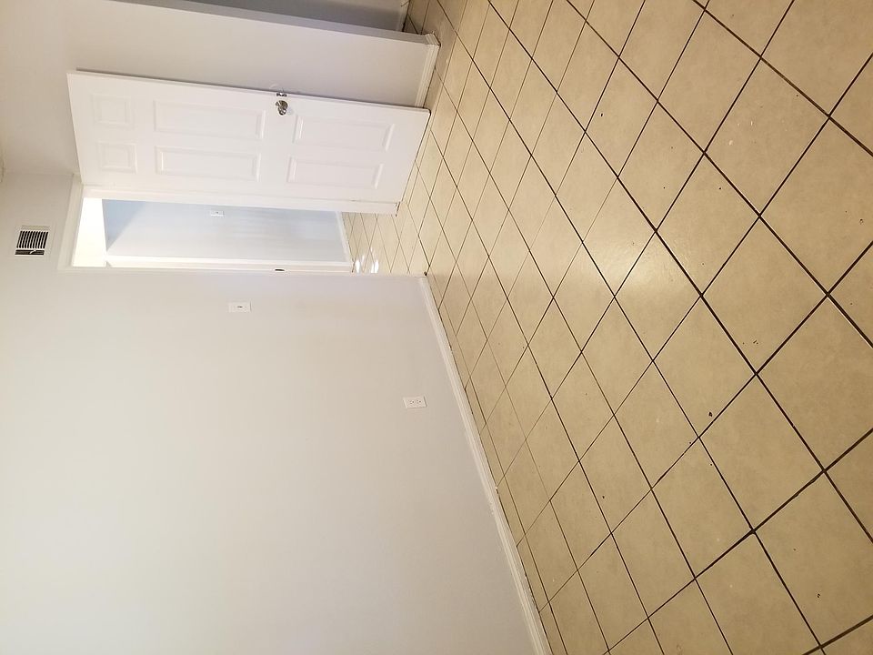 1st image of 440 E Kingsley Ave
