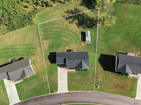 2nd image of 405 Sunrise Ridge Dr