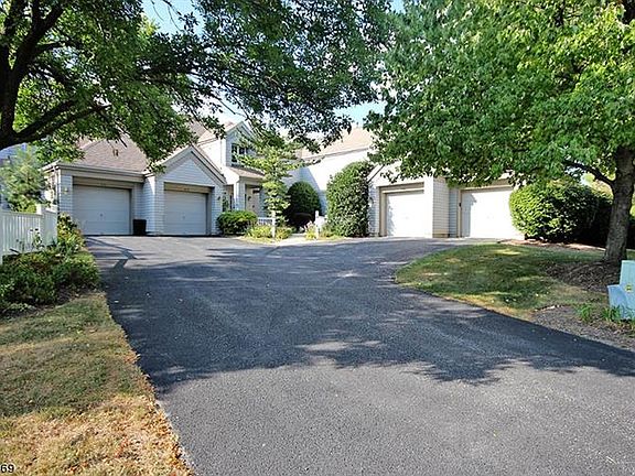 3rd image of 27 Harker Hill Dr #2