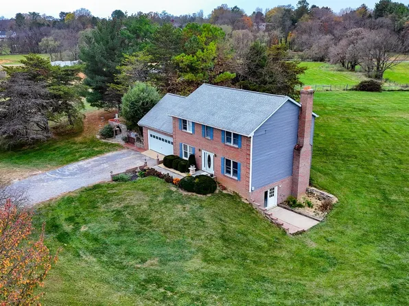 161 Shannon Hill Ln, Charles Town, WV 25414
