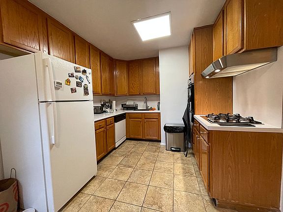 3rd image of 679 W 239th St