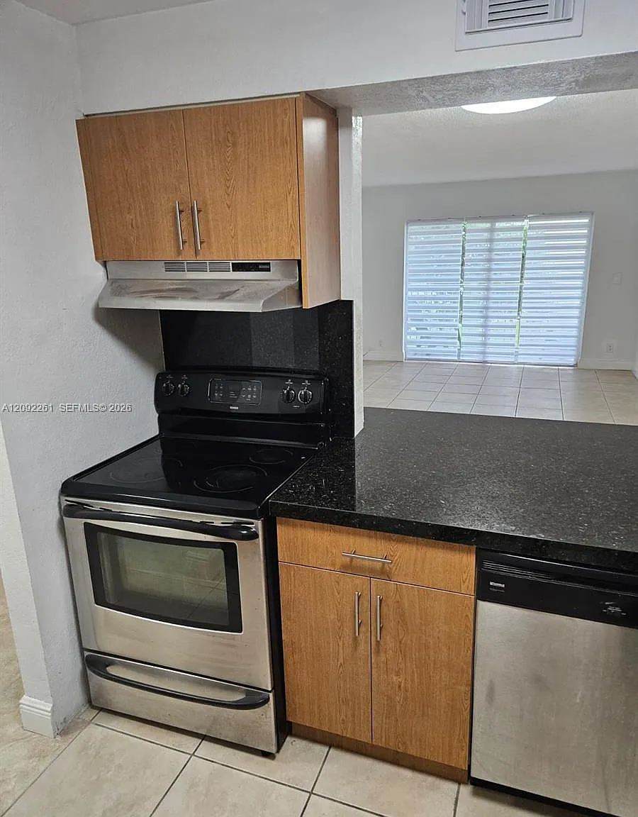 5201 Geneva Way — Photo 1