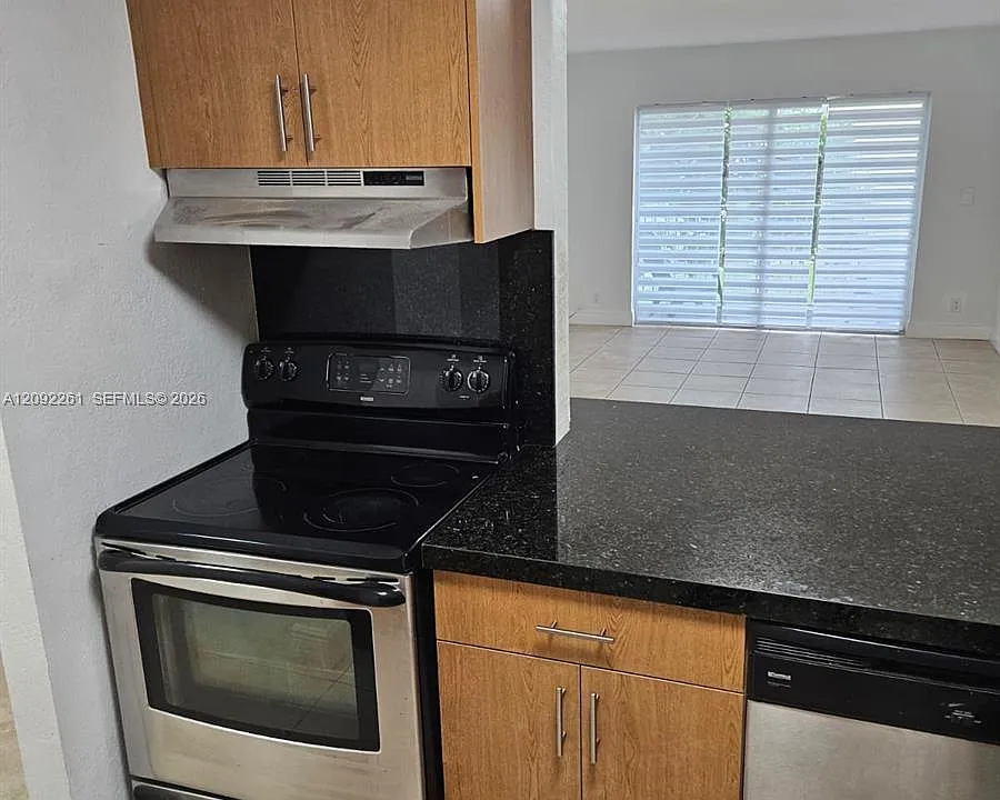 5201 Geneva Way #201