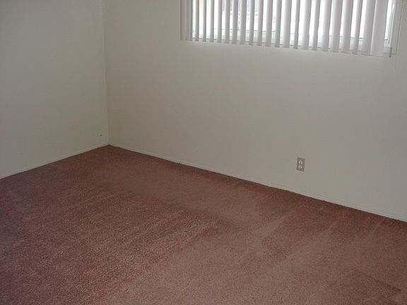 5th image of 12521 York Ave APT A