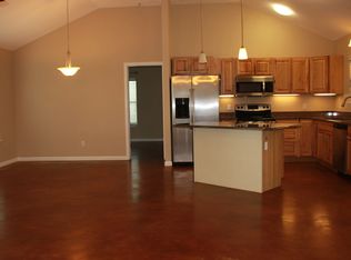 115 Comanche Dr, Paige, TX 78659