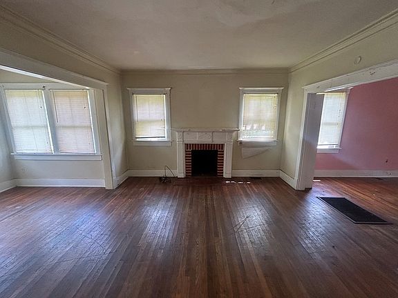 3rd image of 2830 Drummond St